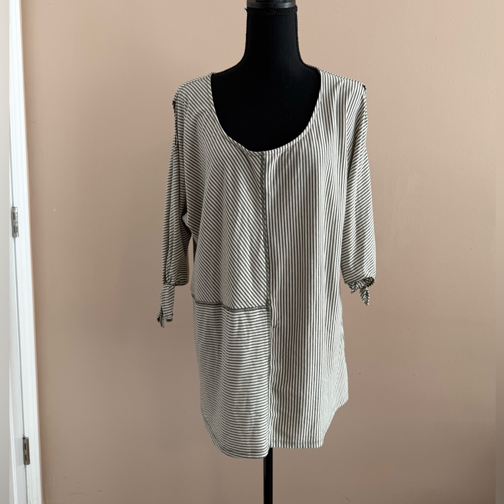 Neutral Striped Scoop-Neck Tunic with Pocket